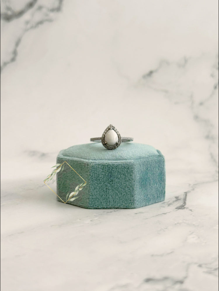 Single teardrop ring