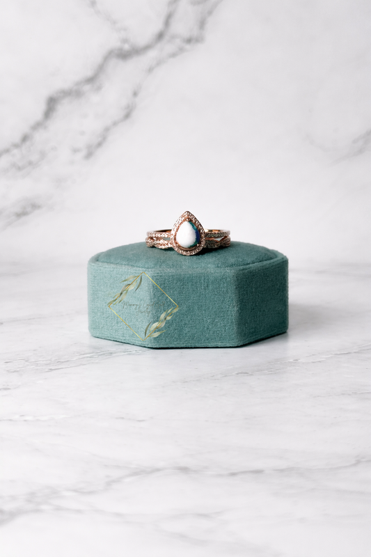 Teardrop ring with braided accent band