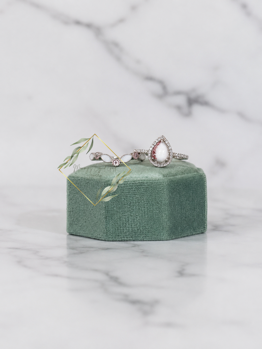 Teardrop ring with curved band